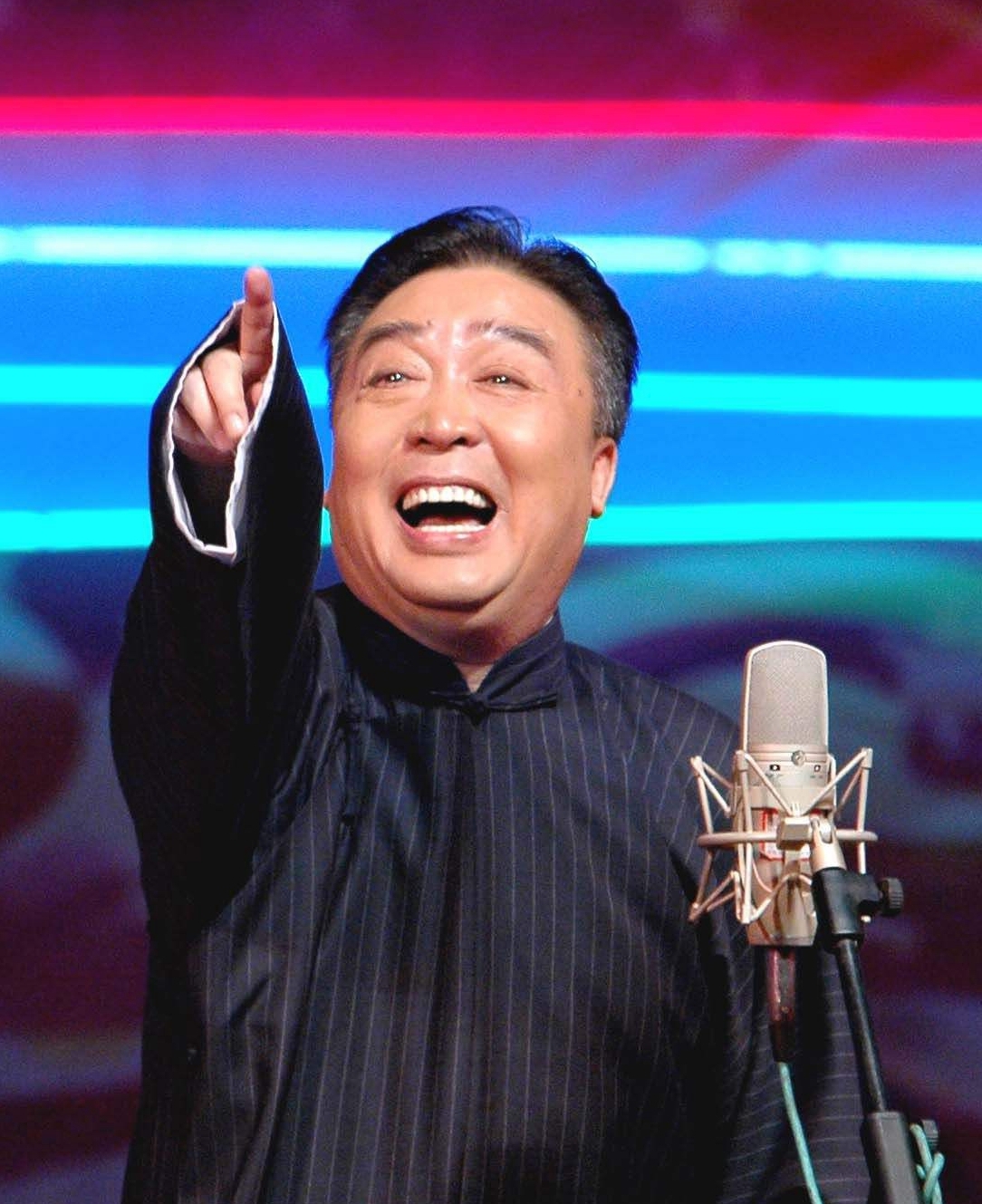 相声演员师胜杰与小巷中的惊喜探索，隐藏特色小店的故事
