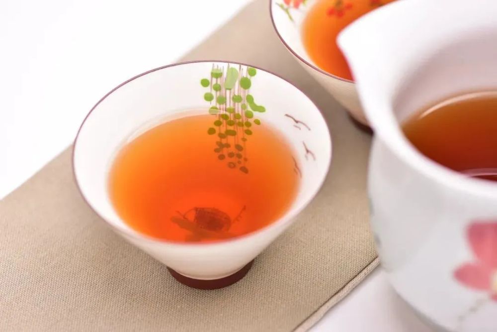 新一代智能茶叶机，革新茶饮体验，融合茶叶知识与科技前沿